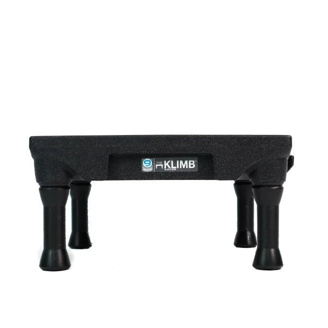 KLIMB Dog Training Platform - The Ultimate Dog Training Tool used during a German Shorthaired Pointer training session. Ideal for professional bird dog training and upland hunting dogs retrieving game. Perfect gear for puppy training courses demonstration.