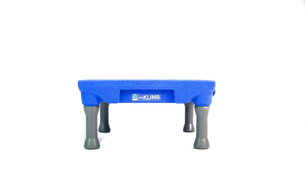 KLIMB Dog Training Platform - The Ultimate Dog Training Tool used during a German Shorthaired Pointer training session. Ideal for professional bird dog training and upland hunting dogs retrieving game. Perfect gear for puppy training courses demonstration.