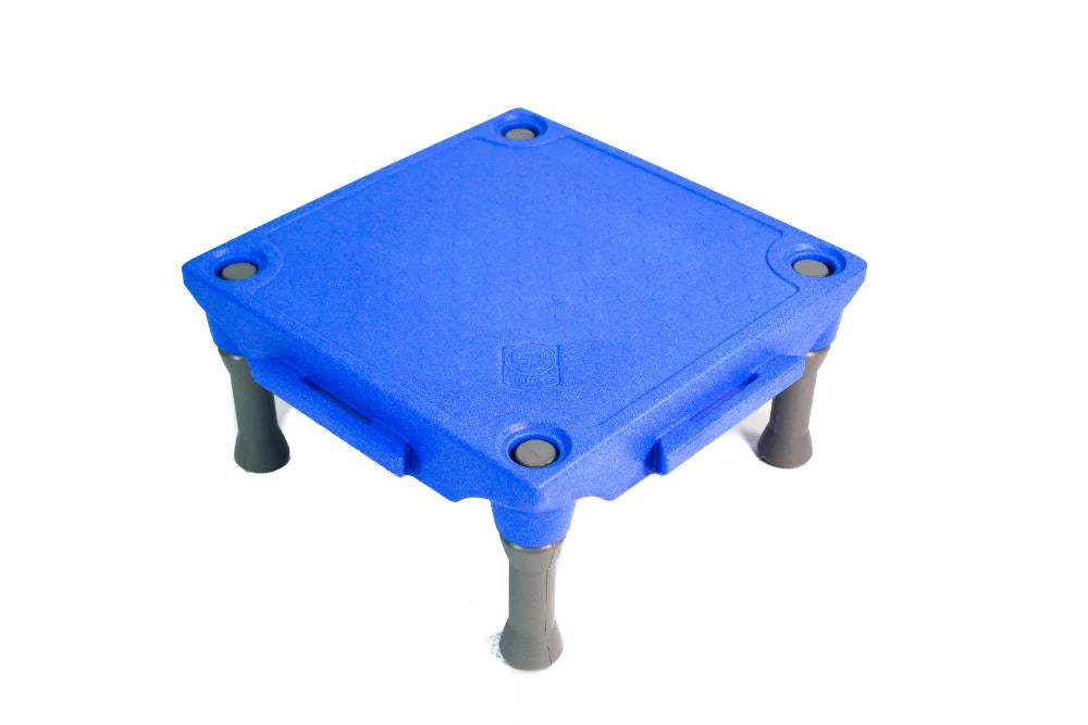 KLIMB Dog Training Platform - The Ultimate Dog Training Tool Blue used during a German Shorthaired Pointer training session. Ideal for professional bird dog training and upland hunting dogs retrieving game. Perfect gear for puppy training courses demonstration.