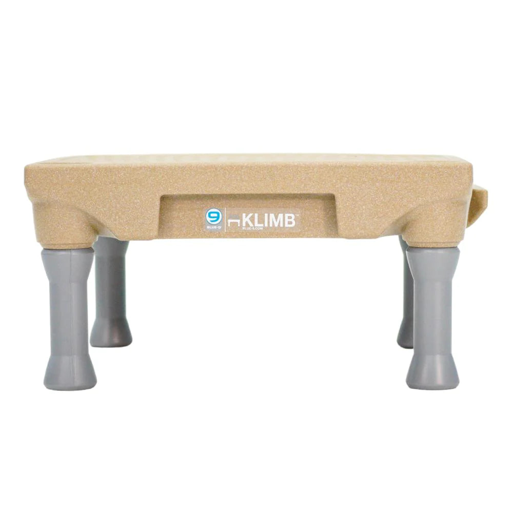 KLIMB Dog Training Platform - The Ultimate Dog Training Tool used during a German Shorthaired Pointer training session. Ideal for professional bird dog training and upland hunting dogs retrieving game. Perfect gear for puppy training courses demonstration.