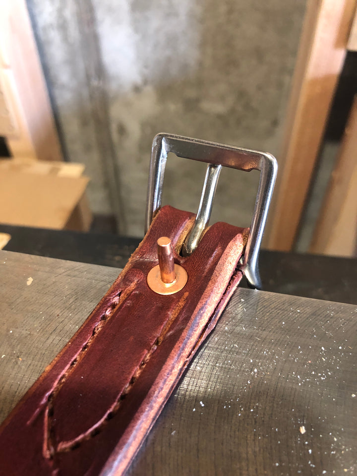 Premium Leather Dog Collar with Custom Name Plate used during a German Shorthaired Pointer training session. Ideal for professional bird dog training and upland hunting dogs retrieving game. Perfect gear for puppy training courses demonstration.